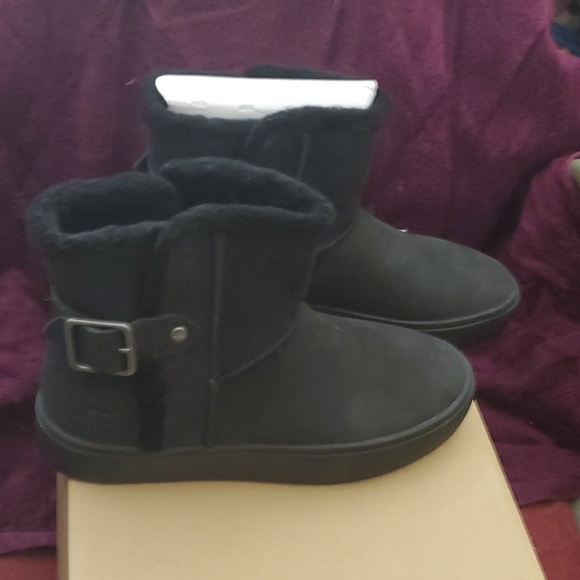 UGG Shoes - Ugg size 8 sneaker boots